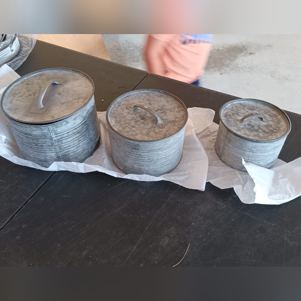 Metal canisters with lid